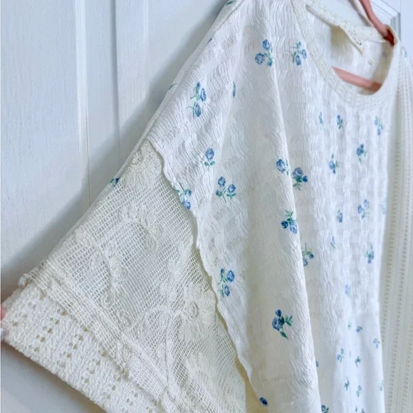 Fantastic Fawn Cream Floral Patchwork Blouse with Blue Accent - Picture 3 of 6